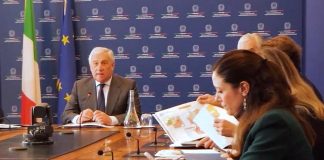 Siria, Tajani: “Situazione italiani sotto controllo, ambasciata pronta a organizzare evacuazione”