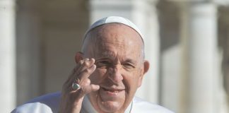 Papa “L’Italia non fa figli, fare entrare i migranti”