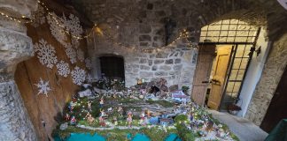 Il presepe solidale di Enea e Cesare per raccogliere offerte a favore della Casa del Sole