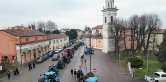 200 trattori hanno sfilato a Schivenoglia per la Festa di Sant’Antonio Abate