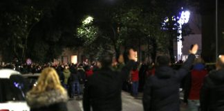 Acca Larenzia, 47 anni dopo saluti romani e ‘presente’ davanti all’ex sede Msi