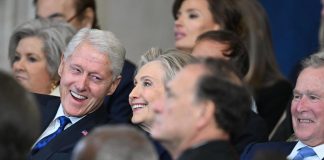 Trump e il Golfo d’America, la risata di Hillary Clinton – Video