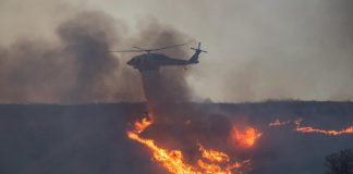 Nuovo incendio a Los Angeles, 30mila persone in fuga