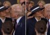 Trump, il saluto con ‘non bacio’ a Melania – Video