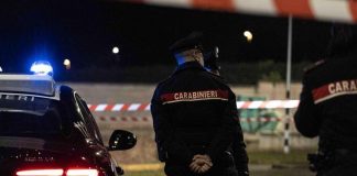 Rimini, accoltella in strada quattro persone: ucciso da carabiniere