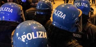 Presidio per Ramy a Roma, bombe carta contro poliziotti