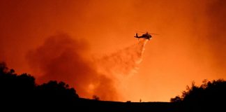 Los Angeles, incendio Palisades si allarga: ordine di evacuazione immediata