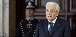 Mattarella, messaggio al Papa: “Italia lavora per favorire soluzione pacifica conflitti”