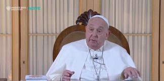 Papa Francesco: “Italia non fa figli, faccia entrare migranti”