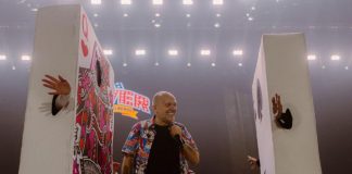 Max Pezzali, il concerto al Forum di Assago per sfogliare l’album dei ricordi