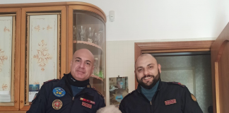 Capodanno, anziana sola chiama poliziotti che le fanno compagnia