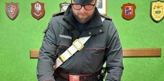 Malato di Alzheimer, aggredisce la moglie: i carabinieri ritirano cautelativamente le armi