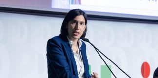 Schlein: “Da Trump delirio di onnipotenza. Meloni sola a Washington preoccupa”