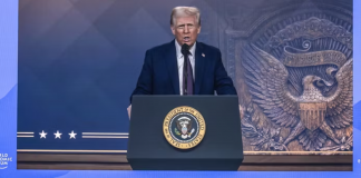 La dottrina economica di Trump a Davos: “Meno tasse per chi produce negli Usa, dazi e deregulation”