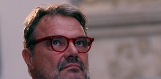 Oliviero Toscani, condizioni gravi ma stabili: prognosi resta riservata
