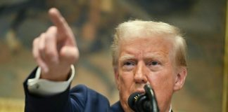 “Sei licenziato”, Trump caccia i funzionari che hanno indagato su di lui
