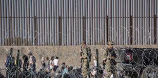 Usa, parte la stretta anti migranti: “Centinaia di arresti e deportazioni”