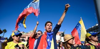 Venezuela, tensione per insediamento Maduro: chiuso confine con la Colombia