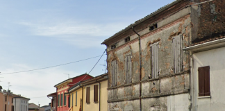 Buzzoletto, la casa pericolante di via Corbari sarà demolita: affidati i lavori