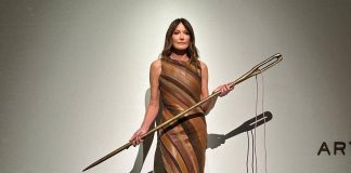 Carla Bruni si trasforma in opera d’arte per Tod’s