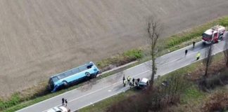 Ferrara, scontro tra auto e bus di studenti: morta donna, ferita ragazza incinta