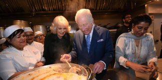 Carlo in cucina per beneficenza, così Camilla ‘rivendica’ la parità di genere nella famiglia reale