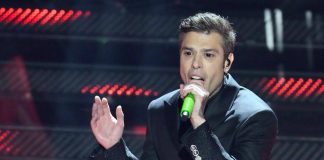 Sanremo 2025, Fedez canta ‘Battito’: occhi neri, mani sudate e tanta emozione