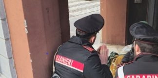 Mantova, chiama il 112 perchè ha freddo e fame. I Carabinieri gli offrono una coperta e un pasto caldo