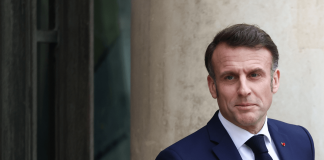 Dazi Usa, Macron: “Ue non sia debole, tariffe reciproche su alluminio e acciaio”