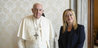 Papa, lieve miglioramento degli indici infiammatori. La visita di Meloni “L’ho visto vigile e reattivo”