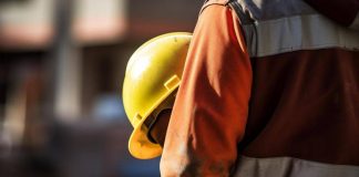 Schiacciato da carrello elettrico in Val Camonica, morto operaio 44enne