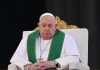Papa Francesco interrompe l’omelia: “Difficoltà di respiro, mi scuso”