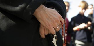 Papa, il cardinal Zuppi dà il via a maratona di preghiera nelle chiese italiane