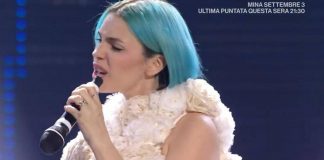 Sanremo 2025, Rose Villain svela il playback a Domenica In e canta col microfono a rovescio