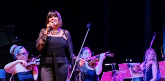 S.Valentino al Sociale con “Vorrei che fosse amore”: Silvia Mezzanotte omaggia Mina