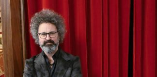 Sanremo 2025, Simone Cristicchi chi è: gli esordi rock, il portafortuna Antonacci e l’amore per Amara