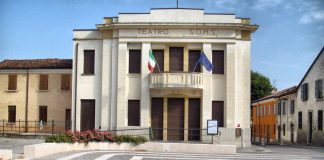 Lo spettacolo “Dalla luna” sbarca domenica al Teatro Soms di Castellucchio