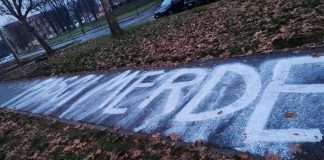 Foibe, a Torino insulti scritti a vernice davanti targa in memoria dell’esodo istriano