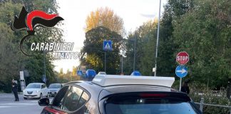 Mantova, controlli nei punti caldi: spuntano droga e coltello
