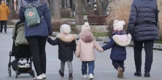 “Ai figli solo il cognome della madre”, la proposta di Franceschini
