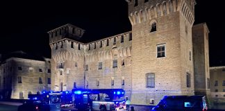 Cane e padrona finiscono nel fossato del Castello. Recuperati dai Vigili del Fuoco