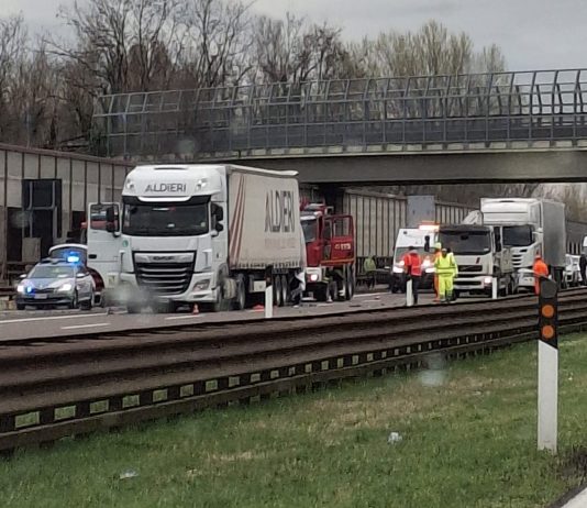 Tamponamento tra camion sulla A4, chilometri di coda anche lungo la A22
