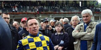 Frankie Dettori, chi è il fantino italiano che ha dichiarato bancarotta