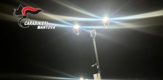 Si schianta con il parapendio nella piazza di Pieve di Coriano: gravissimo 59enne