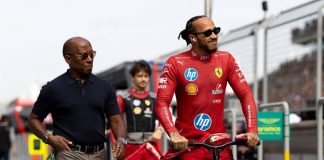 Hamilton, nostalgia Mercedes? In monopattino nel suo vecchio box – Video
