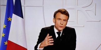 Macron: “Chi può credere che la Russia si fermerà all’Ucraina?”