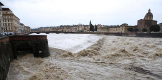 Allerta meteo in Toscana, la piena dell’Arno blocca Pisa-Mantova. Partita rinviata