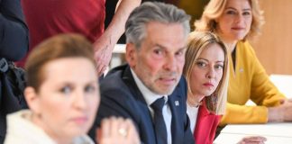 Ue, Meloni rilancia: “Strumenti comuni per la difesa”. Sui dazi premier chiede “prudenza”