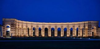 L’Esedra di Palazzo Te si veste di una nuova luce. Ieri sera l’accensione