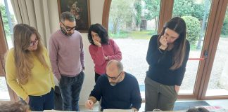 Palazzo d’Arco, la pioggia non ferma la Festa di Primavera. Domani si replica